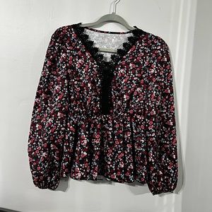 NWOT Floral top with lace